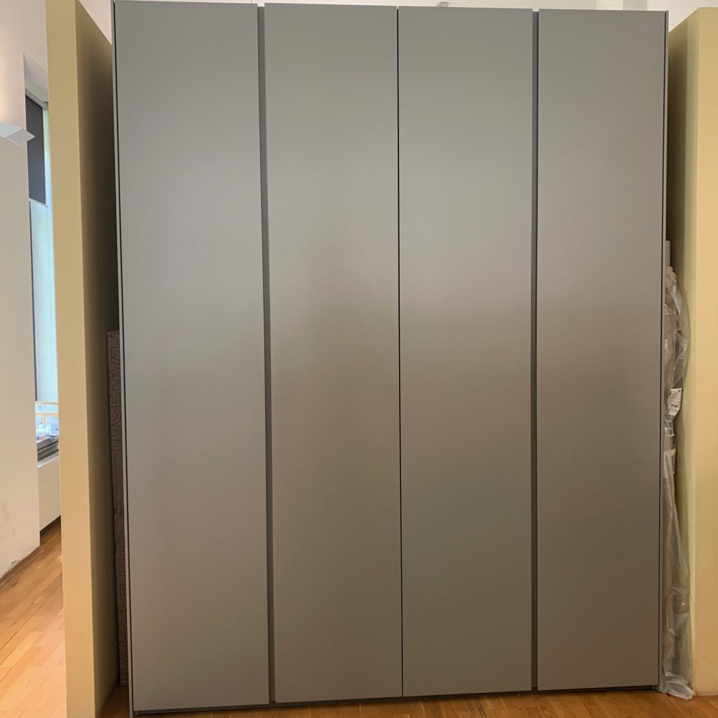 Kleiderschrank